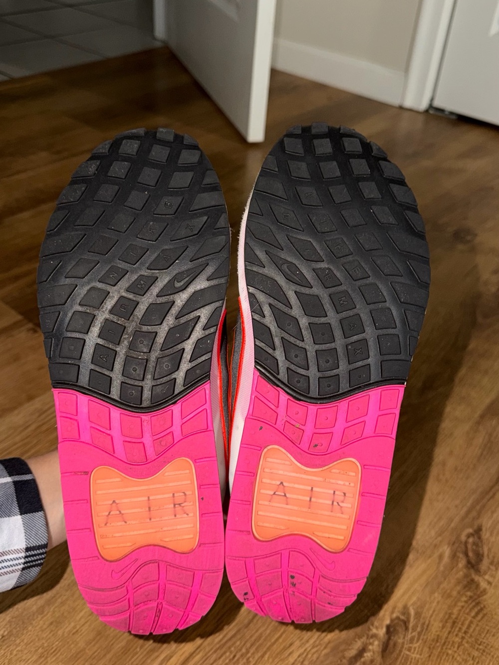 Nike Air Max Women’s White & Pink Sneakers - Picture 9 of 9